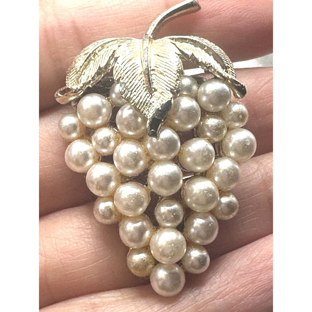 Vintage Faux Pearl Grape Cluster Brooch Gold Tone Leaf Pin Mid Century